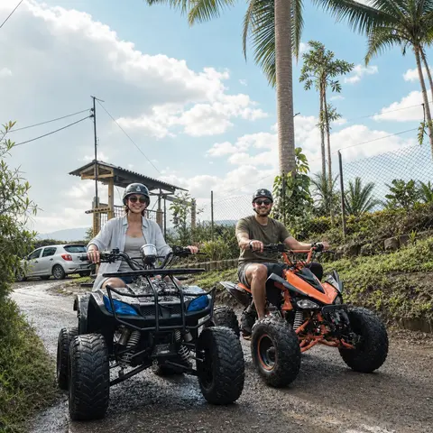 Recorrido en cuatrimoto por los alrededores del glamping