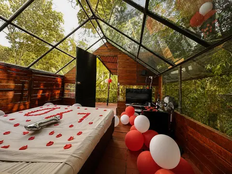 Suite con tina de agua caliente y ambientación romántica